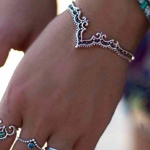 NEW Boho Detailed Chevron Silver Bracelet Gift Box